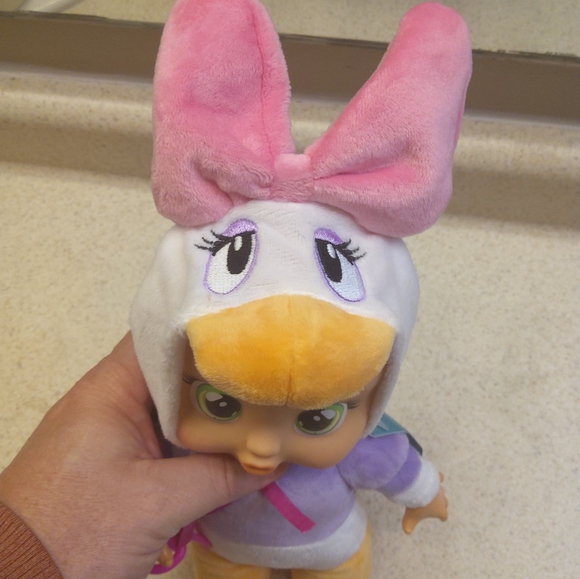 Cry Babies Tiny Cuddles Disney Daisy Duck New Release - Picture 1 of 4